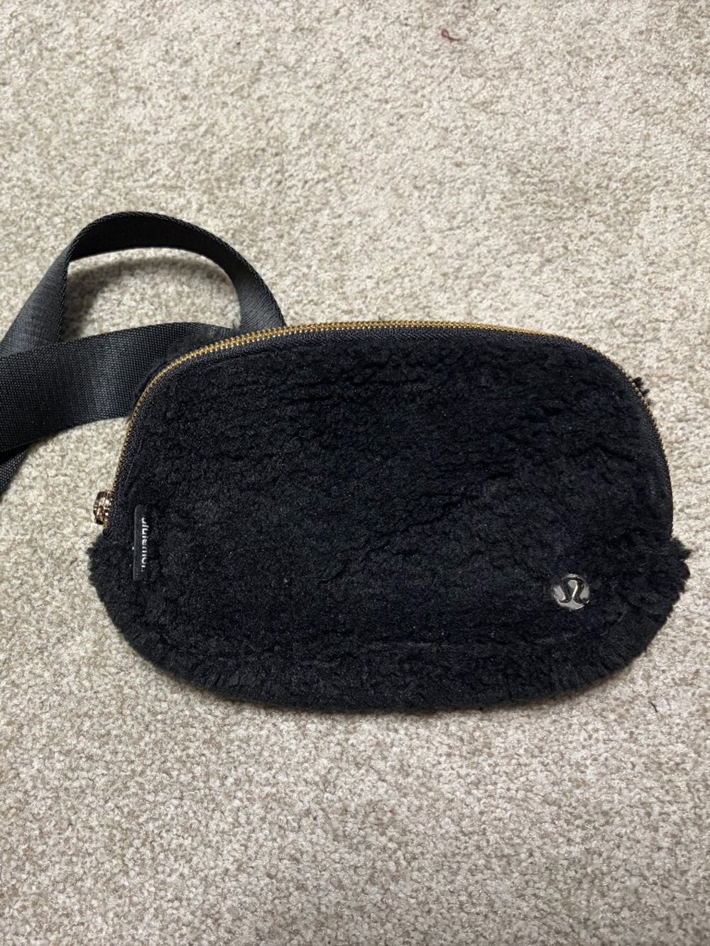Lululemon Belt Bag Womens Small Black Fleece Sherpa Fanny Pack NWOT